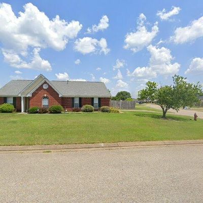 129 Evergreen Dr, Senatobia, MS 38668