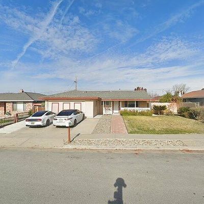 1300 Mesa Dr, Hollister, CA 95023