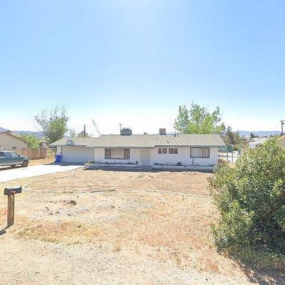 13041 Algonquin Rd, Apple Valley, CA 92308