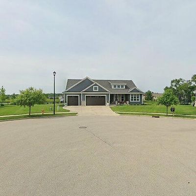 1320 Rosewood Ct, Oconomowoc, WI 53066