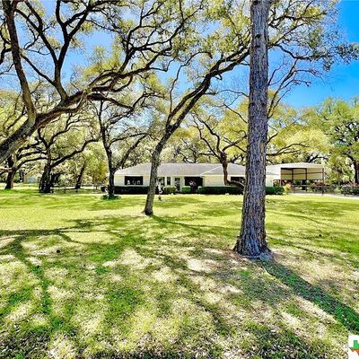 1157 Live Oak Dr, Inez, TX 77968