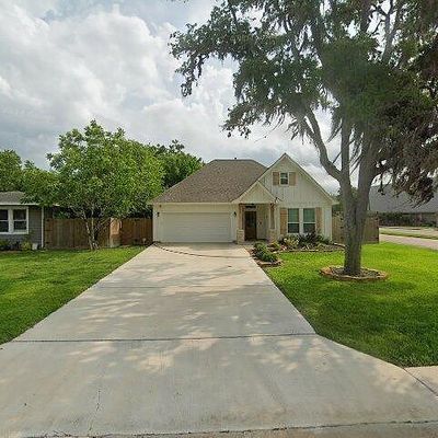 117 Acacia St, Lake Jackson, TX 77566