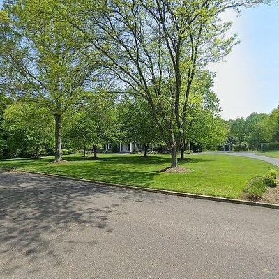 12 Chase Hollow Rd, Hopewell, NJ 08525