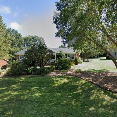 120 Kingston Ave, Kernersville, NC 27284