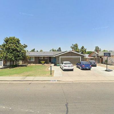 1209 E Saginaw Ave, Dinuba, CA 93618