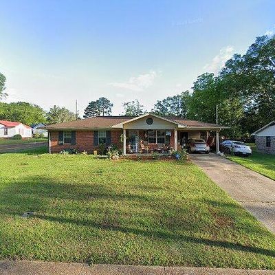 142 Travis St, West Point, MS 39773