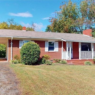 1424 Park Dr, Mount Airy, NC 27030