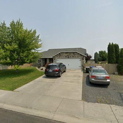 1439 S Husky Dr, Moses Lake, WA 98837