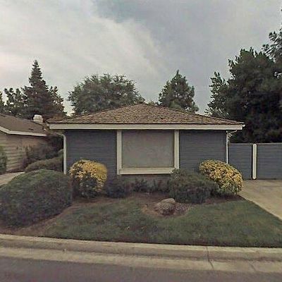 1443 E Vassar Dr, Visalia, CA 93292