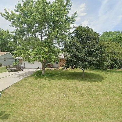 14430 W Butternut Trl, New Berlin, WI 53151