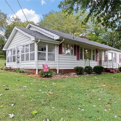 134 Combs St, Mount Airy, NC 27030