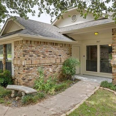 1817 Crooked Ln, Fort Worth, TX 76112