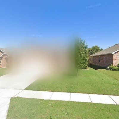 1821 Nightingale Dr, Aubrey, TX 76227