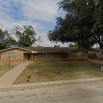 1611 Bristol Dr, Sweetwater, TX 79556