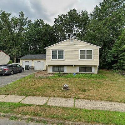 2 Colonial Ct, Howell, NJ 07731