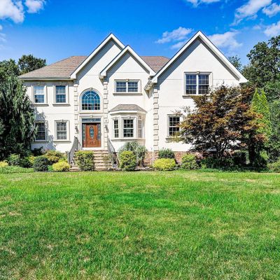 2 Hummingbird Ct, Howell, NJ 07731