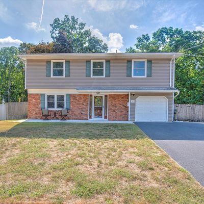 20 Pepperridge Rd, Howell, NJ 07731