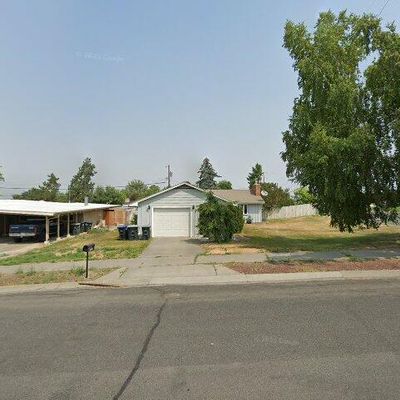 2004 S Belair Dr, Moses Lake, WA 98837