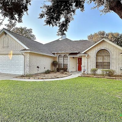 202 Willowbend Dr, Port Lavaca, TX 77979