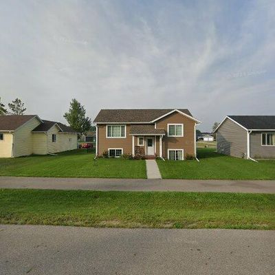 2024 Nelson Dr, Thief River Falls, MN 56701