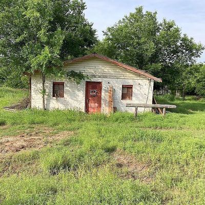 205 S Prairie Avenue, Petrolia, TX 76377