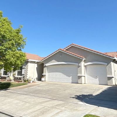 2076 Maximillian Ct, Los Banos, CA 93635