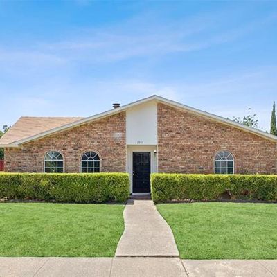 1901 Glencrest Ln, Garland, TX 75040