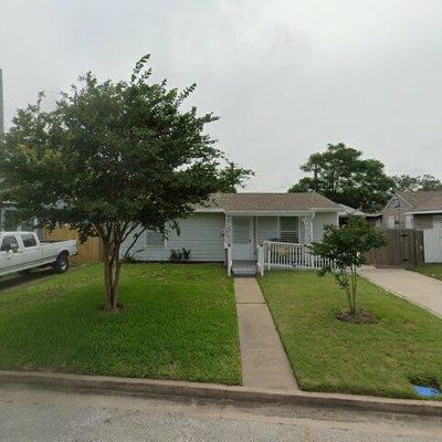 1921 Neumann Dr, Galveston, TX 77551