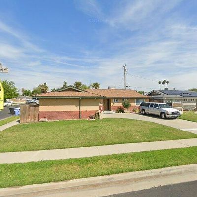 2275 N Kensington Way, Hanford, CA 93230