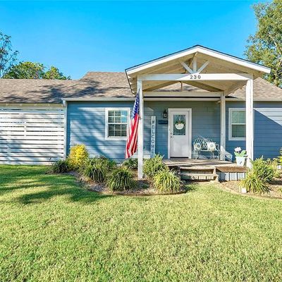 230 W Division St, Blossom, TX 75416