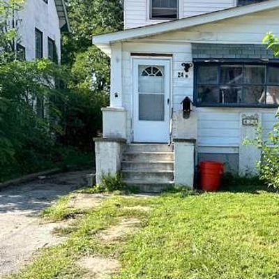 24 N Llanwellyn Ave, Glenolden, PA 19036