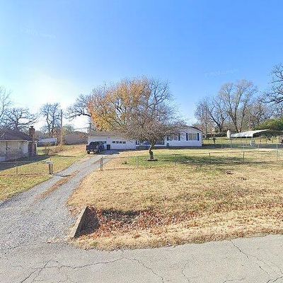 2424 S Claremont Ave, Independence, MO 64052