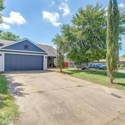 2737 Creekwood Ln, Fort Worth, TX 76123