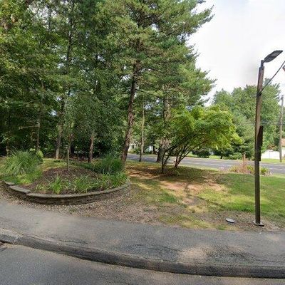 28 Woodland Dr, Cromwell, CT 06416