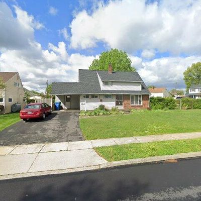 289 Goldenridge Dr, Levittown, PA 19057