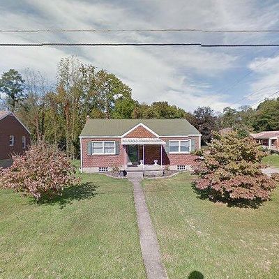 2920 York Dr, New Kensington, PA 15068