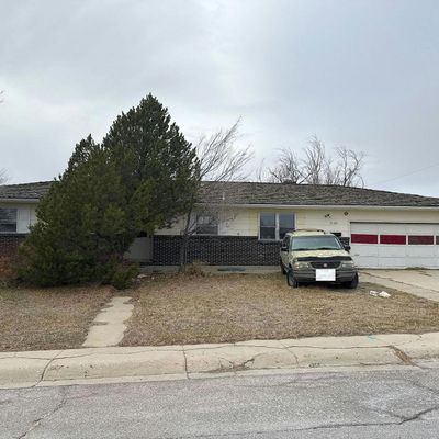 2960 Ridgecrest Dr, Casper, WY 82604