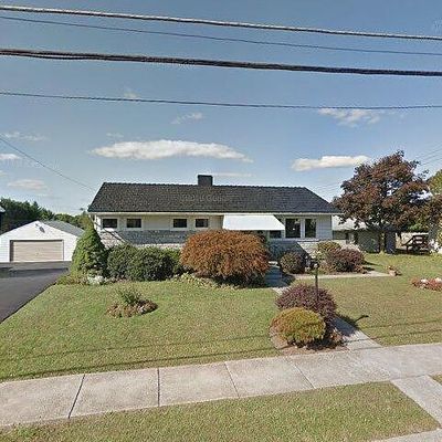 311 W Franklin St, Topton, PA 19562