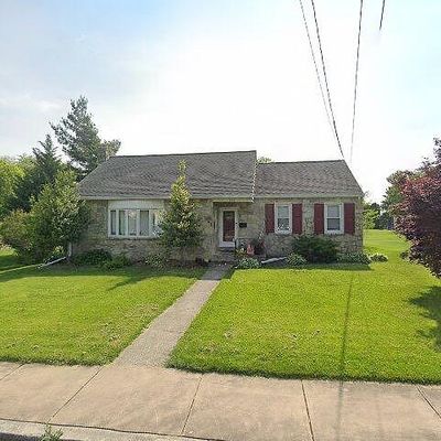 316 S Railroad Ave, New Holland, PA 17557