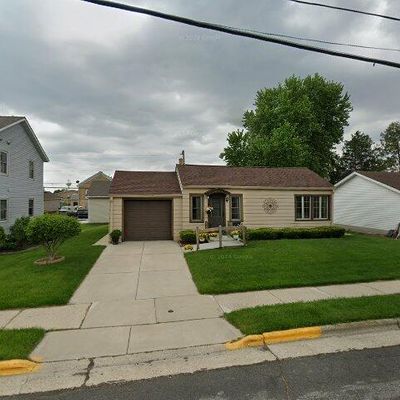 319 1 St St, Kewaskum, WI 53040