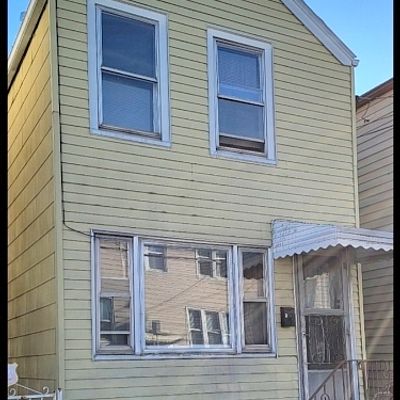 33 1/2 Garrison St, Newark City, NJ 07105