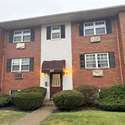 33 Maple Crest Circle, Unit D, Holyoke, MA 01040