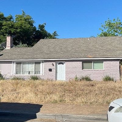 332 Hinkley Ave, Oakdale, CA 95361