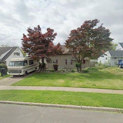 337 Holly Dr, Levittown, PA 19055