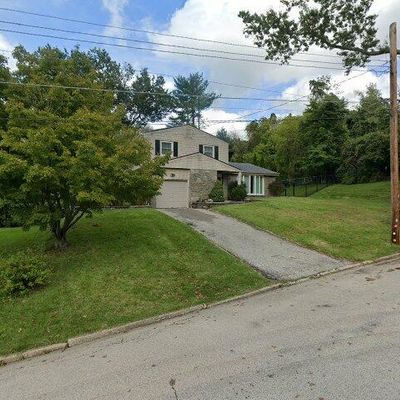 3 Evergreen Pl, Lafayette Hill, PA 19444