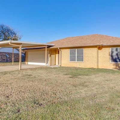 301 Guadalupe Dr, Saginaw, TX 76179