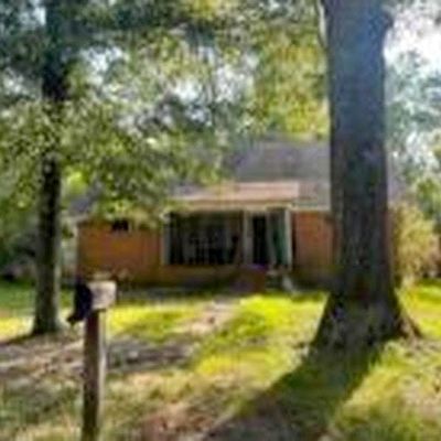 302 Rogers Ave, Louisvill, MS 39339