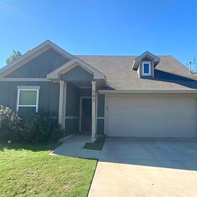 305 Henry St, Waxahachie, TX 75165