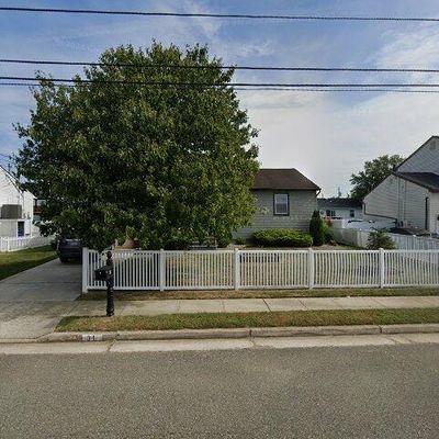 31 Wilson Ave, Port Monmouth, NJ 07758