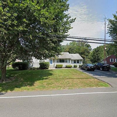 37 Station Rd, Cranbury, NJ 08512